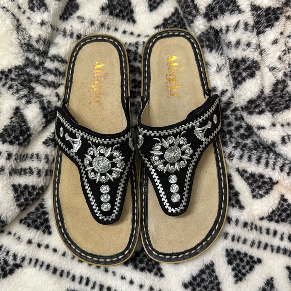 Alegria Vanessa Black Embroidered Mandala Casual Slip On Thong Sandals Size 39